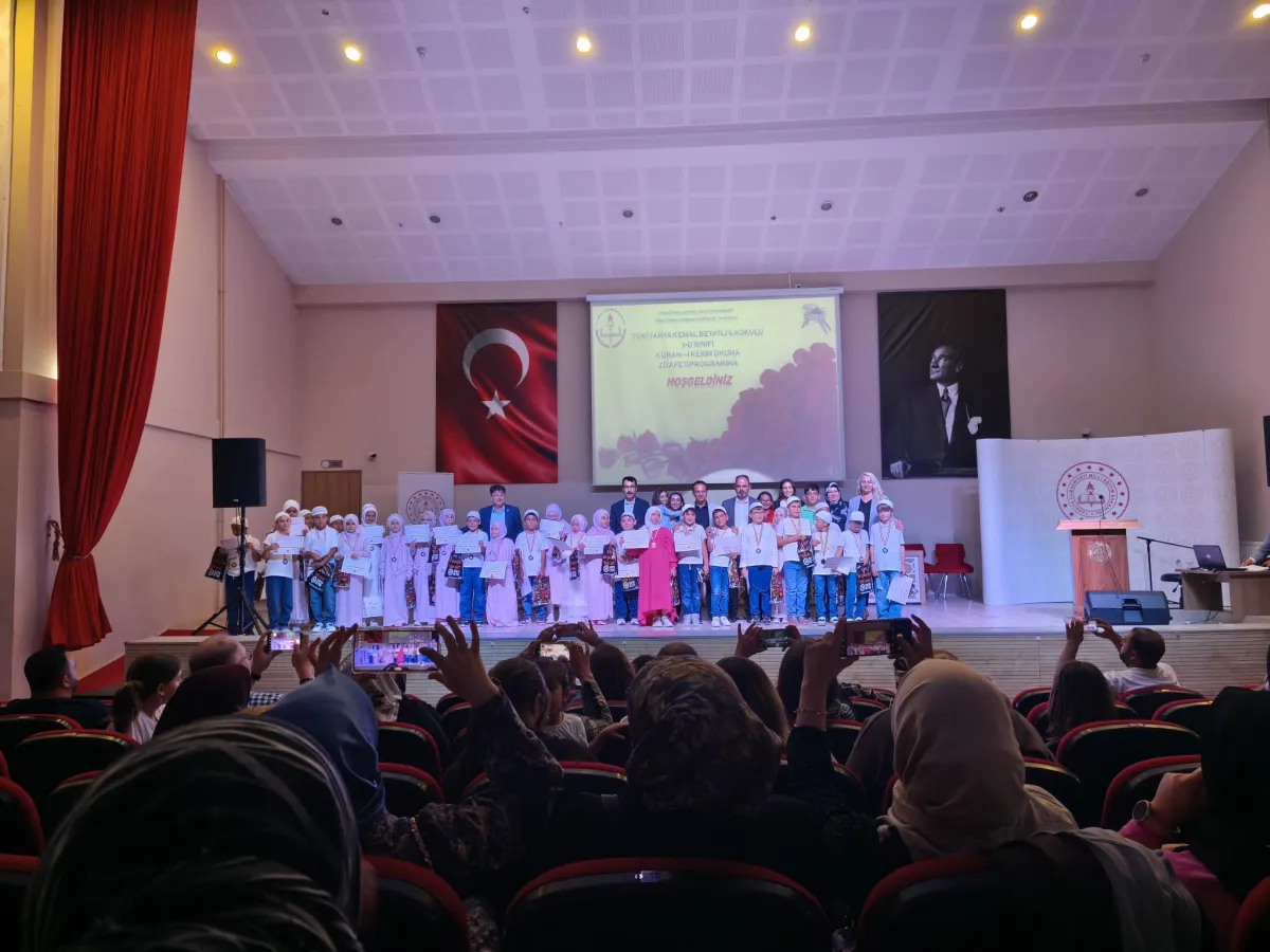 Burdur’da öğrenciler ÇEDES etkinliğinde sahne aldı