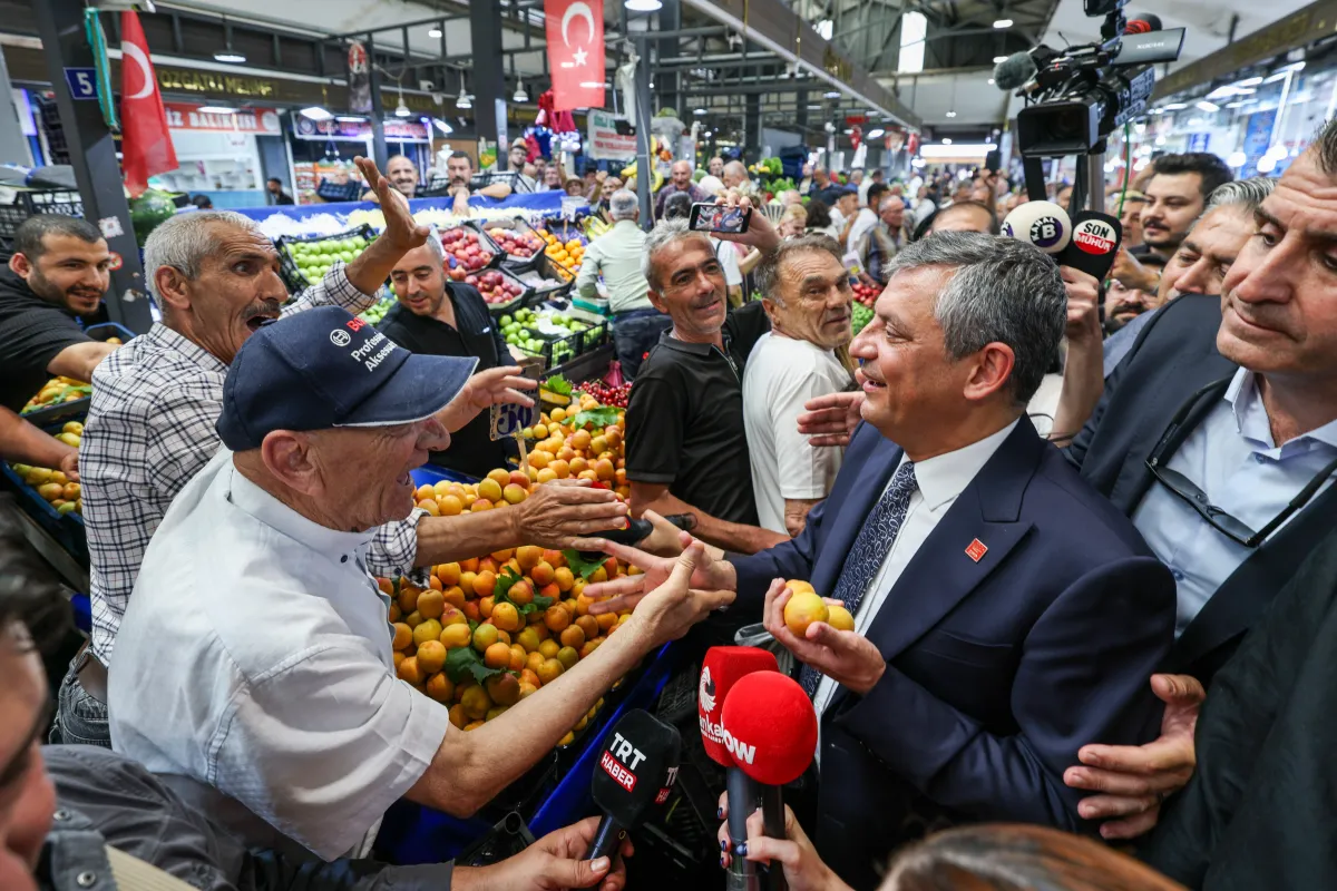 Özgür Özel Ulus Hali’nde Esnafı Dinledi: “CHP’yi Sokağın Gündemine Döndürmemiz Lazım”
