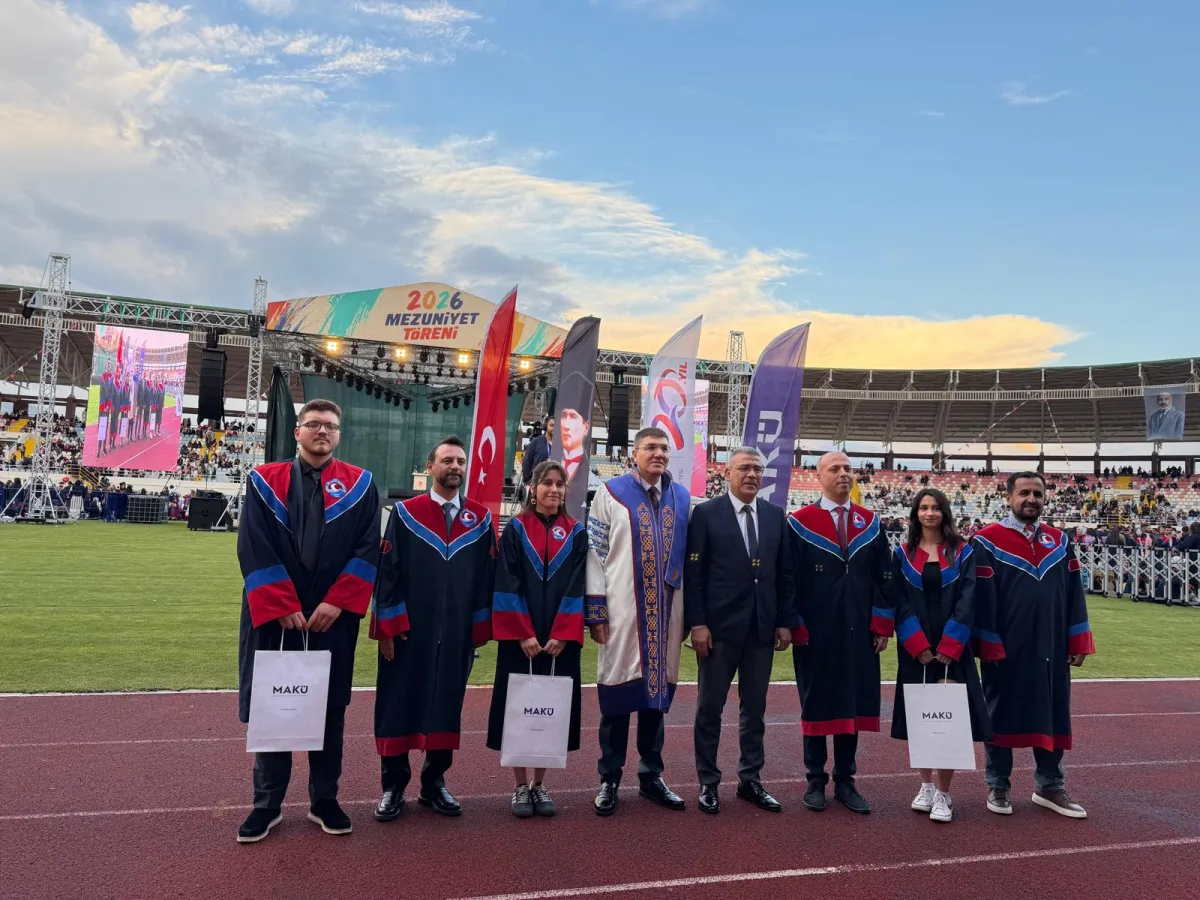 MAKÜ’de mezuniyet coşkusu Yaklaşık 7 bin öğrenci kep attı
