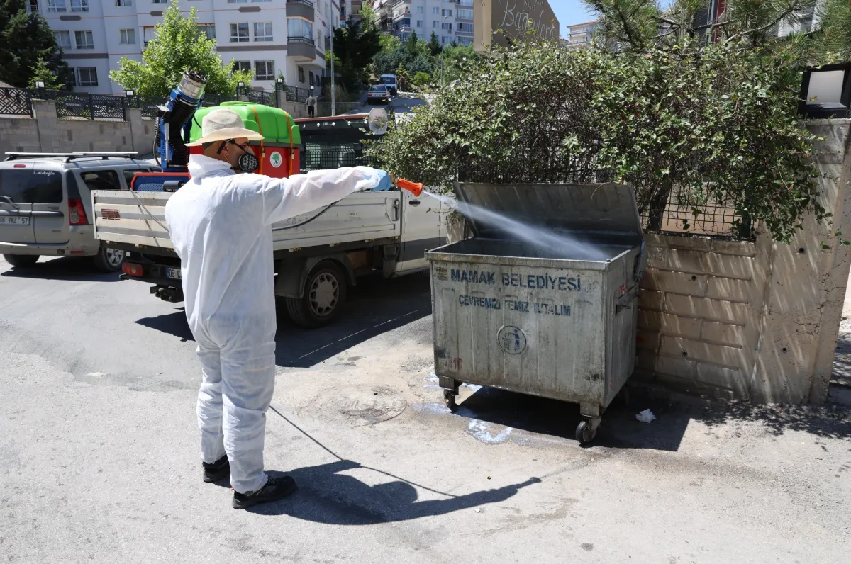 Mamak Belediyesi Sinek ve Haşerelere Karşı Sahada