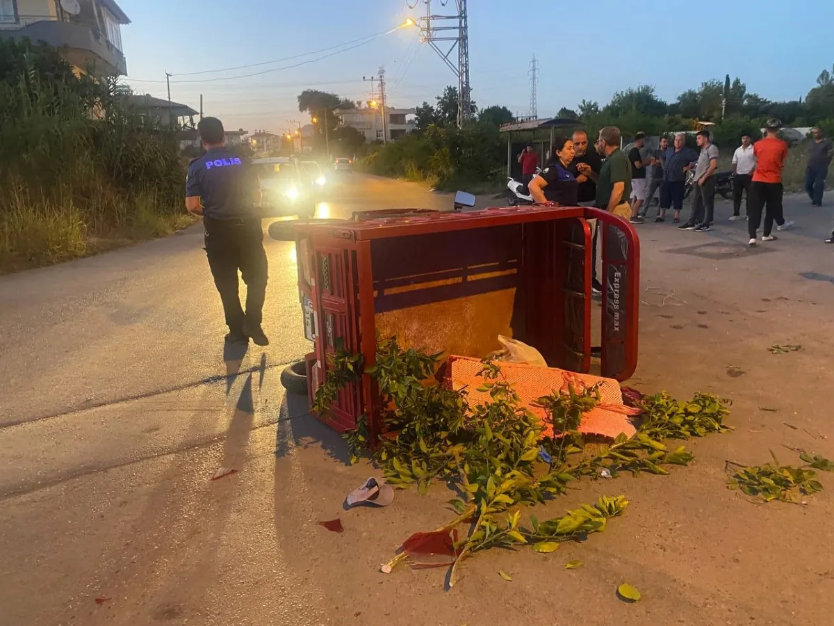 Antalya Serik'te Feci Kaza: Otomobil Elektrikli Motosiklete Çarptı, Aynı Aileden 4 Yaralı!