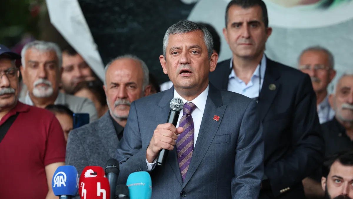 Özgür Özel’den Garip Dede Cemevi’nde Birlik ve Eşitlik Mesajı: “Gerekirse Baş Veririz Ama Baş Eğmeyiz”
