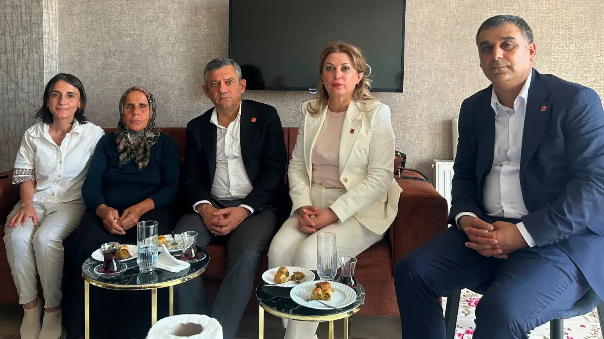 Özgür Özel'den Gülistan Doku'nun Ailesine Destek Ziyareti