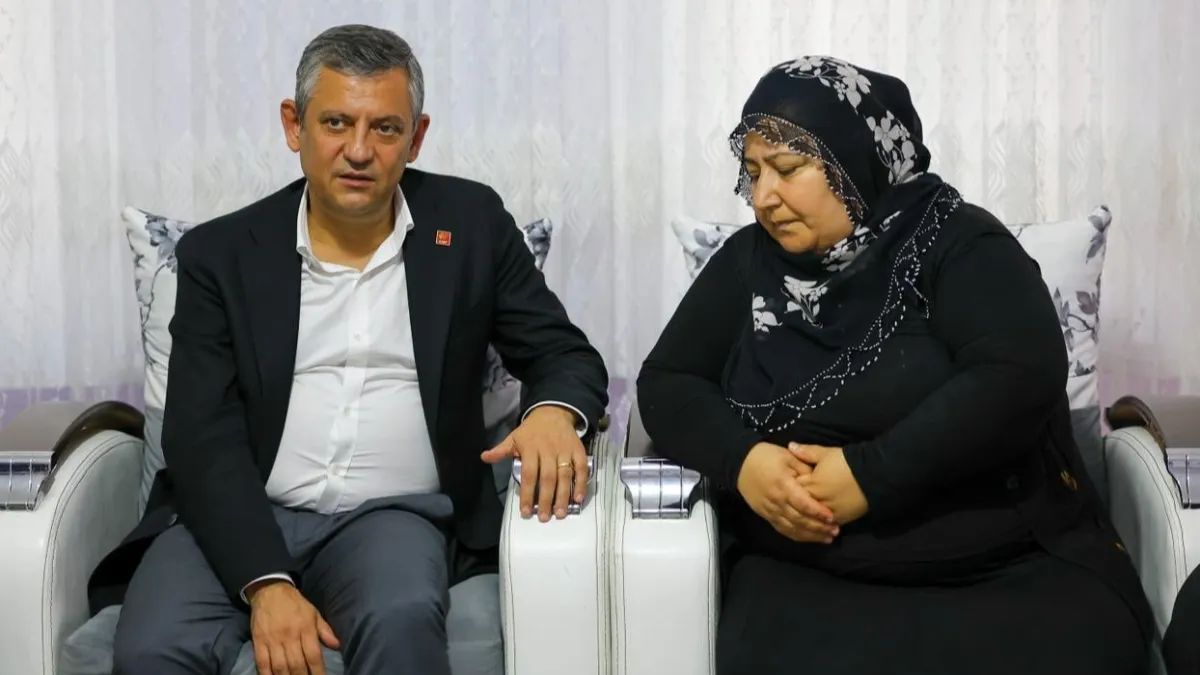 Özgür Özel’den Rojin Kabaiş’in Ailesine Taziye Ziyareti