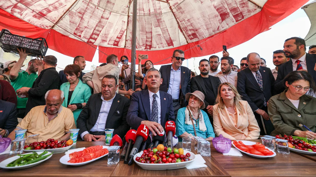 Özgür Özel Ulus Hali’nde Esnafı Dinledi: “CHP’yi Sokağın Gündemine Döndürmemiz Lazım”