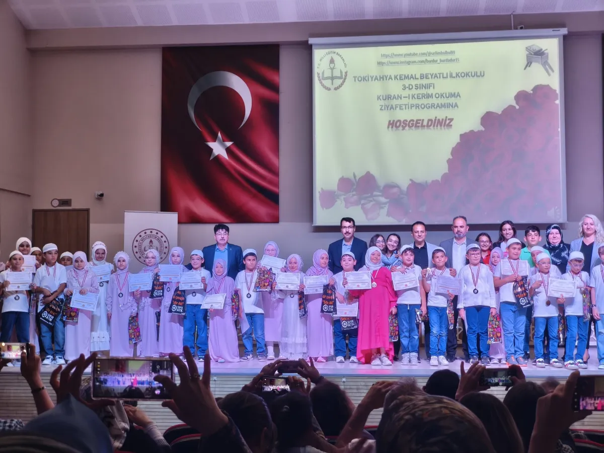 Burdur’da öğrenciler ÇEDES etkinliğinde sahne aldı
