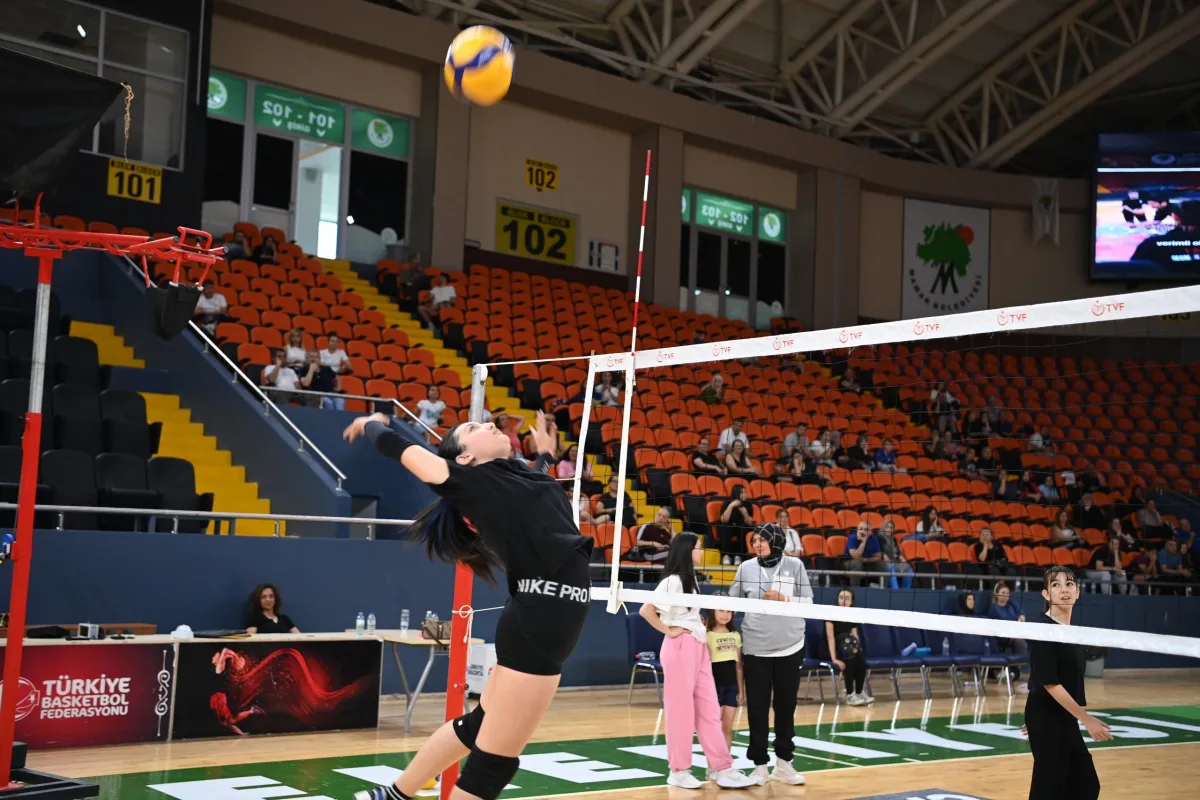 Mamak’ta Voleybol Seçmelerine Yoğun İlgi