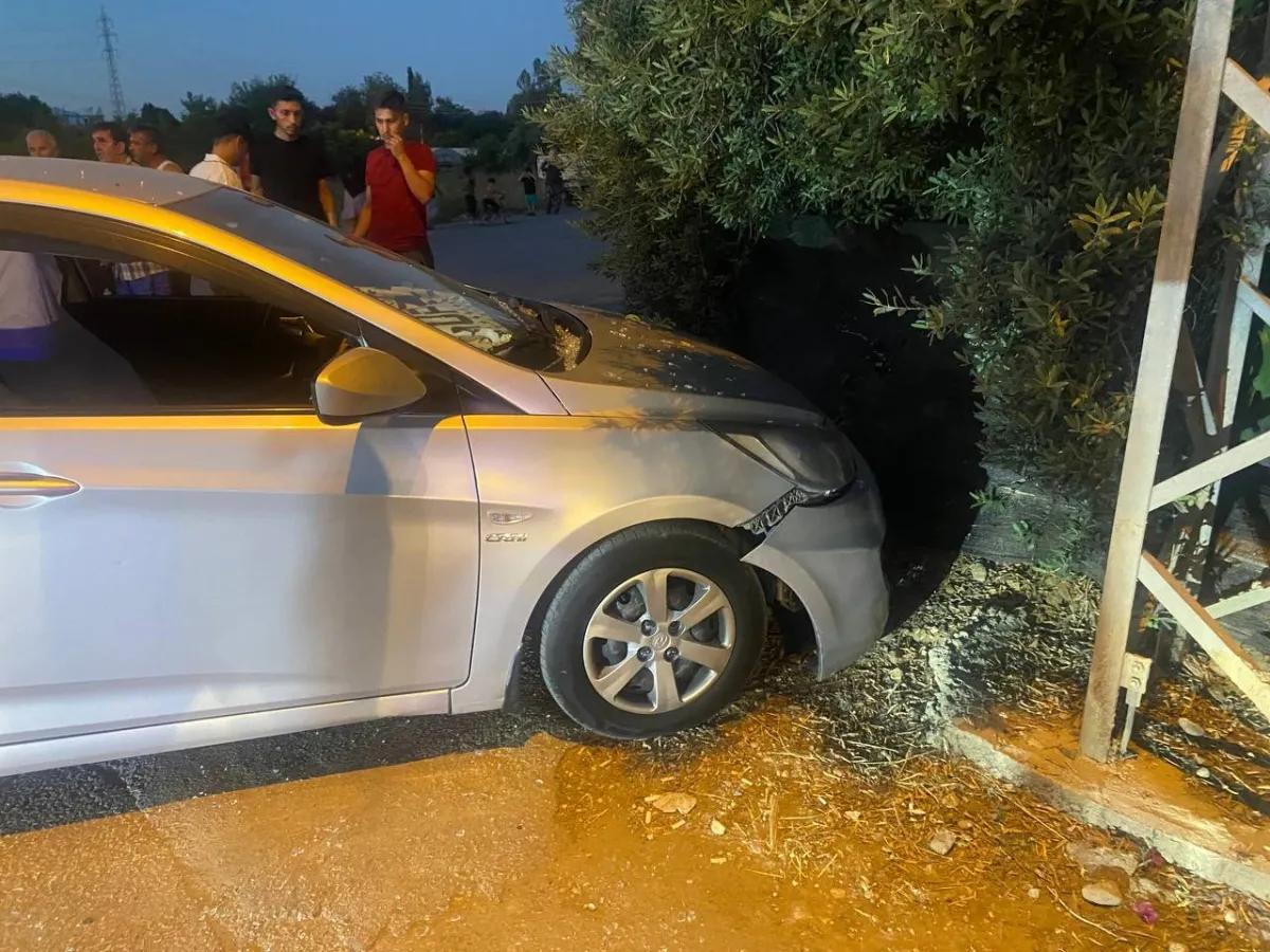 Antalya Serik'te Feci Kaza: Otomobil Elektrikli Motosiklete Çarptı, Aynı Aileden 4 Yaralı!
