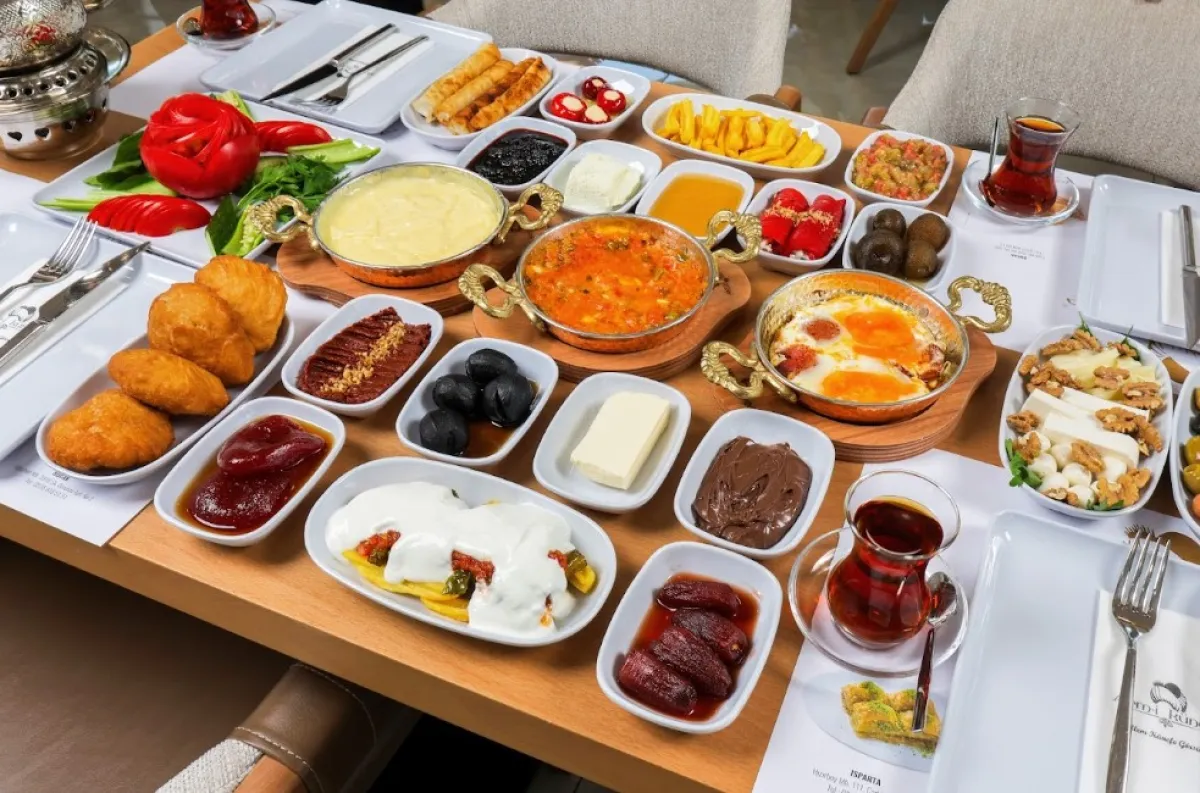Bucak’ta serpme kahvaltının yeni adresi Alem-i Küneffe oldu