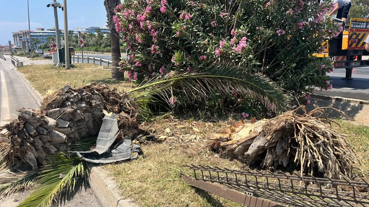 Antalya'da feci kaza 22 yaşındaki motosiklet sürücüsü hayatını kaybetti