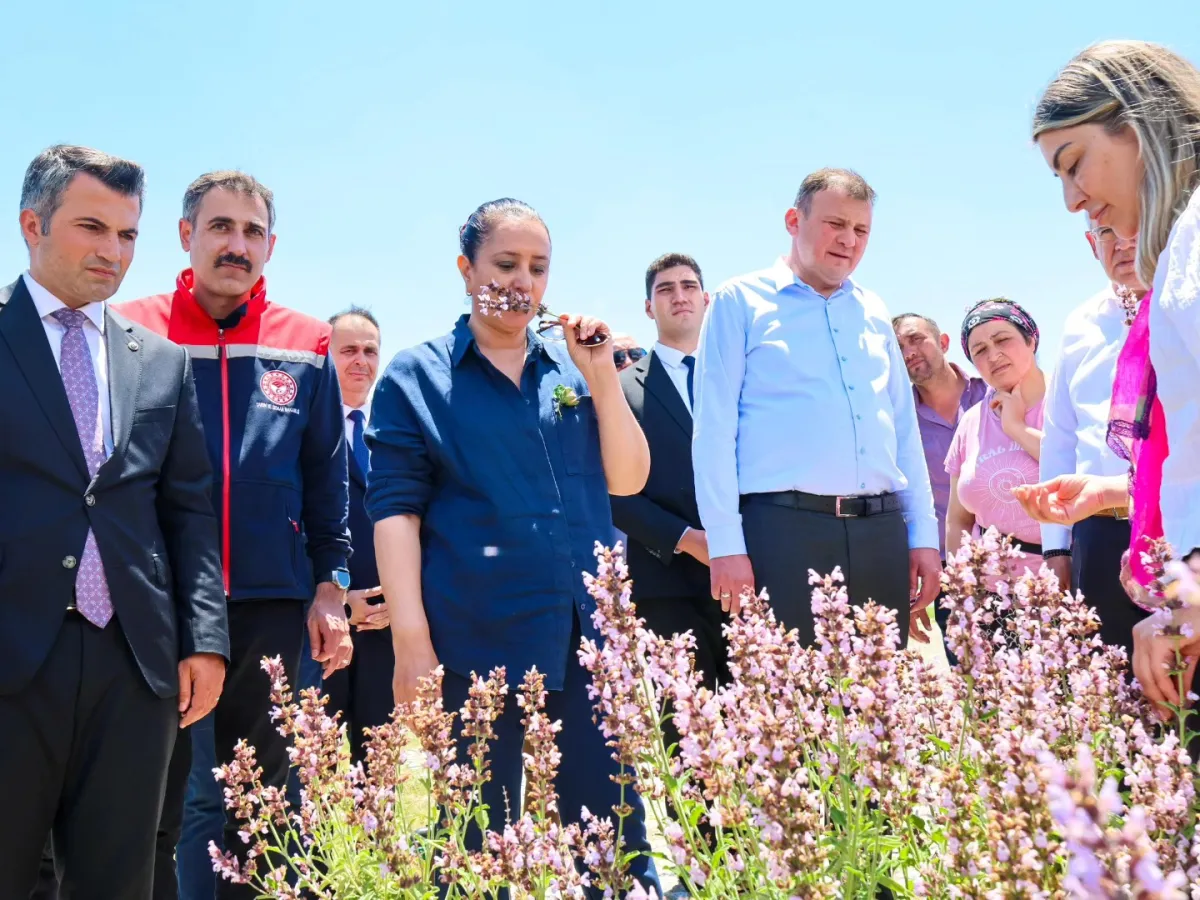 Burdur’da Bir Yanda Göl Bir Yanda Gül Kokusu