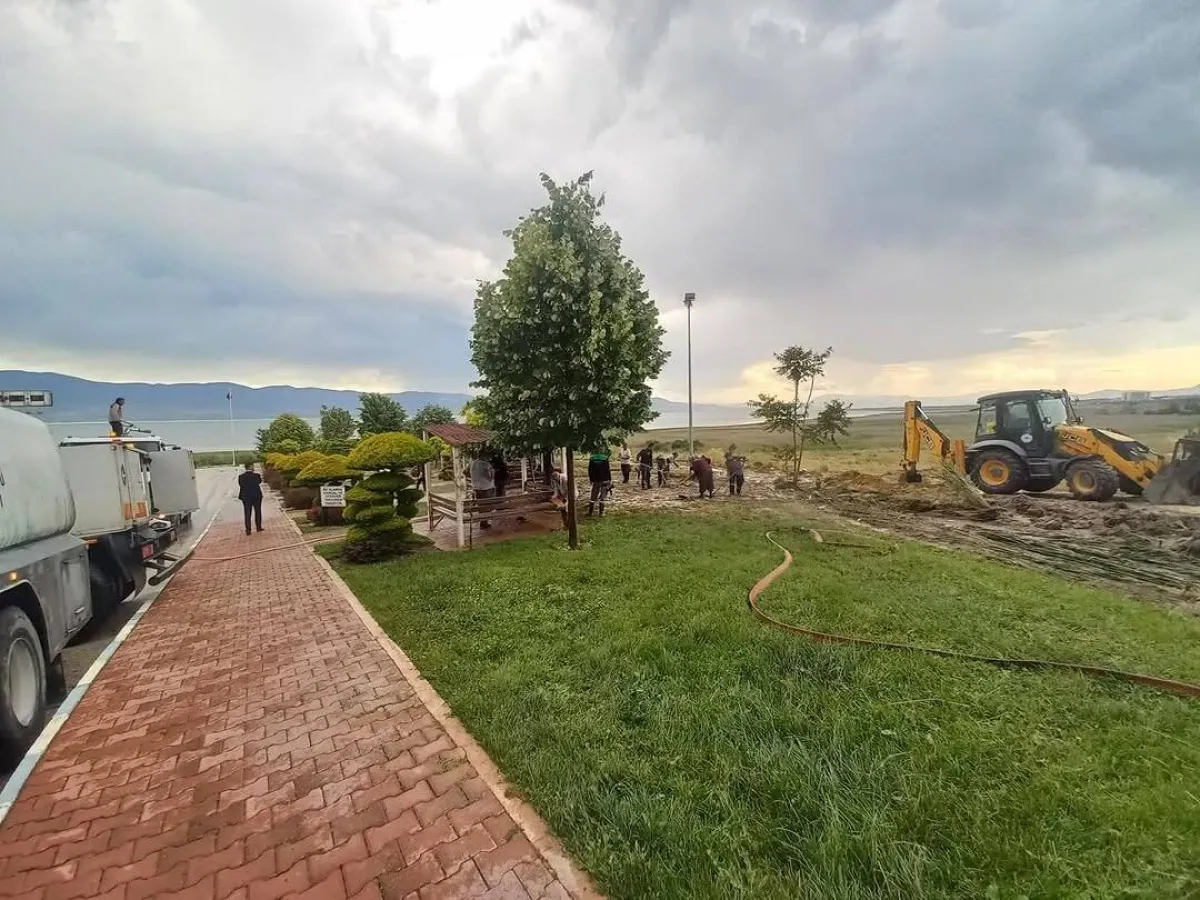 Burdur’da dere taştı ekipler harekete geçti