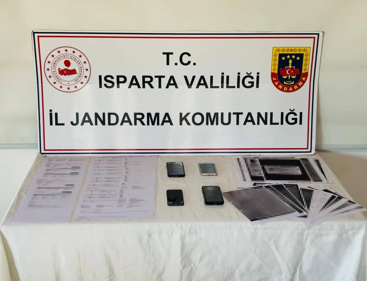 Isparta Yalvaç  Merkezli Dev Vurgun! Meyve Üreticilerini Böyle Dolandırmışlar: Hesaplardan 180 Milyon TL Çıktı!