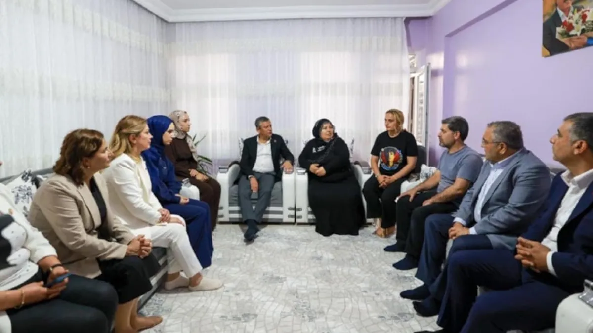 Özgür Özel’den Rojin Kabaiş’in Ailesine Taziye Ziyareti