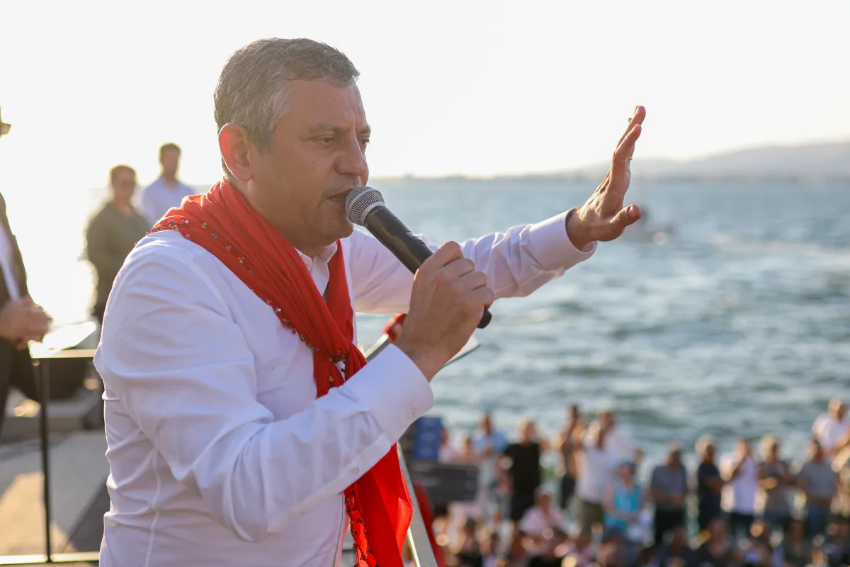 Özgür Özel İzmir'den Kurultay Çağrısı: "Millet İktidarı Değiştirmek İçin Yola Çıkmış"