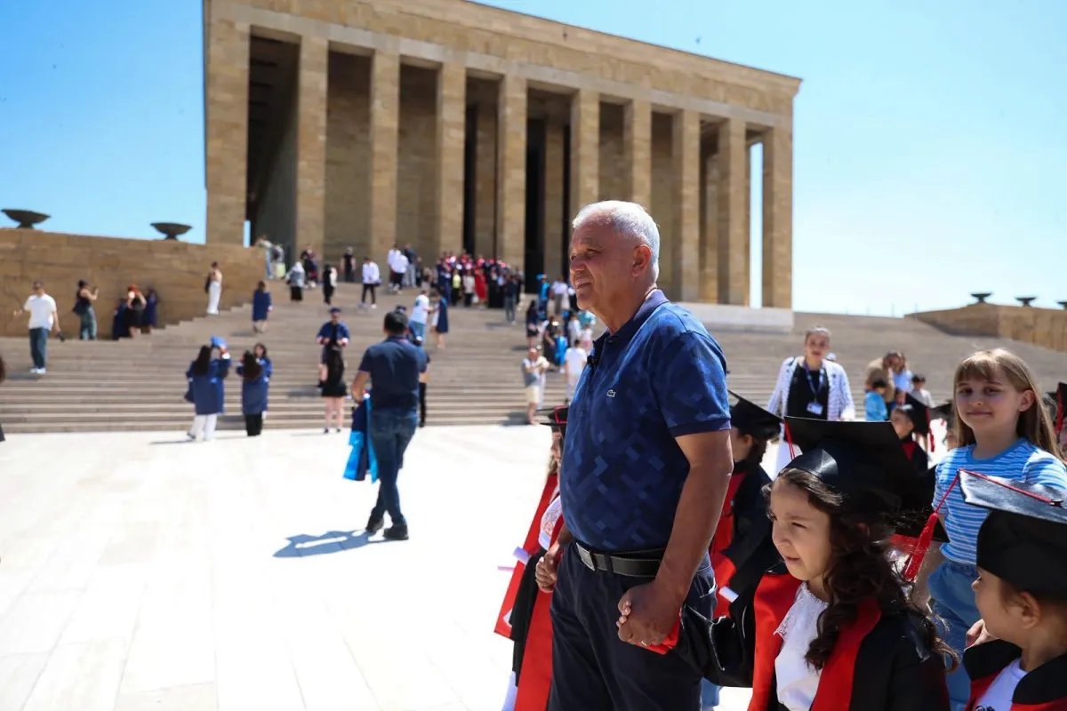Miniklerden Karne Sonrası Anlamlı Anıtkabir Ziyareti