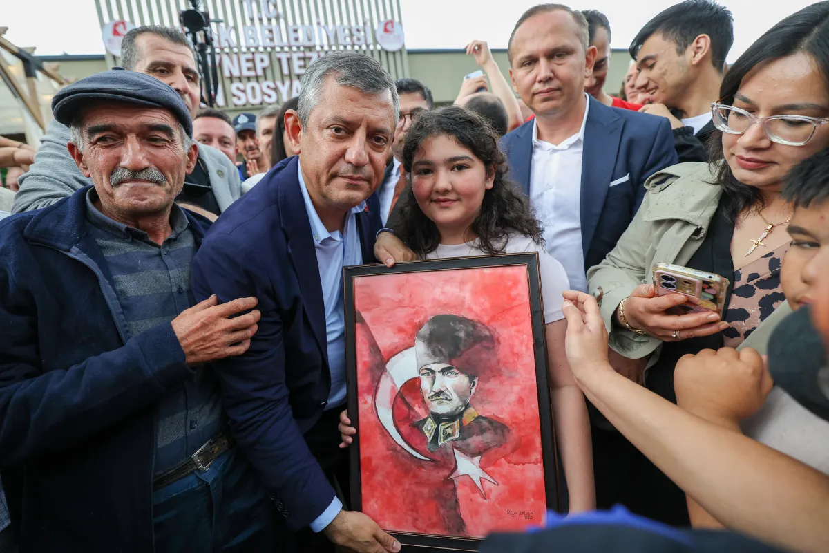 Özgür Özel Burdur'dan Seslendi: “Yolu Açın, Hep Birlikte İktidara Yürüyeceğiz”
