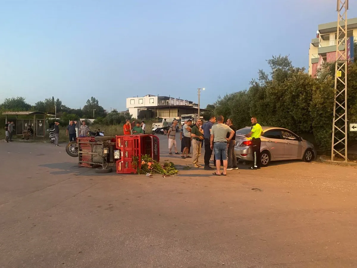 Antalya Serik'te Feci Kaza: Otomobil Elektrikli Motosiklete Çarptı, Aynı Aileden 4 Yaralı!