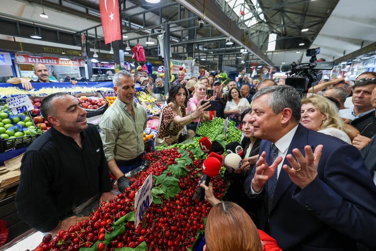Özgür Özel Ulus Hali’nde Esnafı Dinledi: “CHP’yi Sokağın Gündemine Döndürmemiz Lazım”