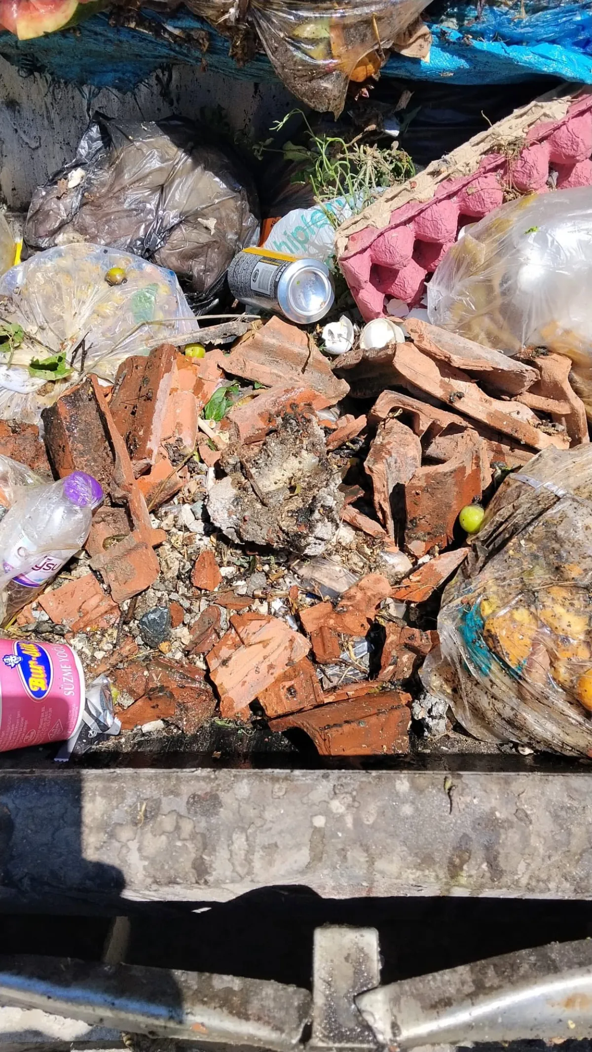 Çöp bidonlarına moloz atanlara ceza geliyor