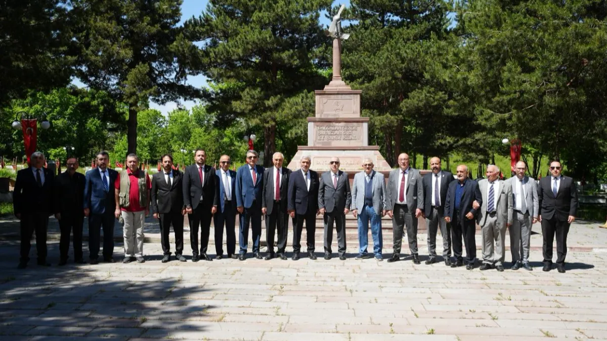 Zafer Partisi Heyeti Erzurum’da Türbe, Şehitlik ve Ticaret Borsasını Ziyaret Etti