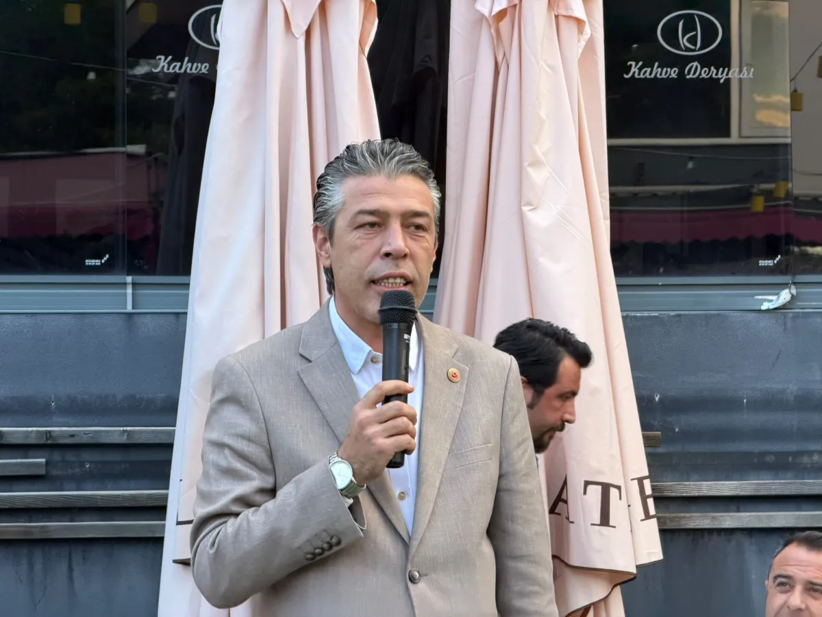 Ahmet Sedat Oktay, Bucak'ta İlk Kitabını Okurları İçin İmzaladı