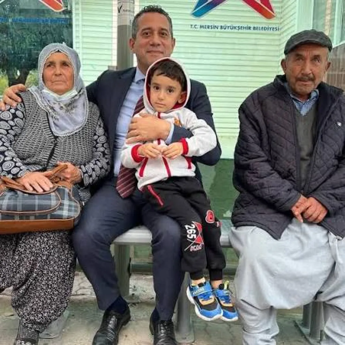 Ali Mahir Başarır Rize'den Seslendi: “Bir Sandalye, Bir Mikrofon ve Koskoca Bir Yüreğimiz Var”