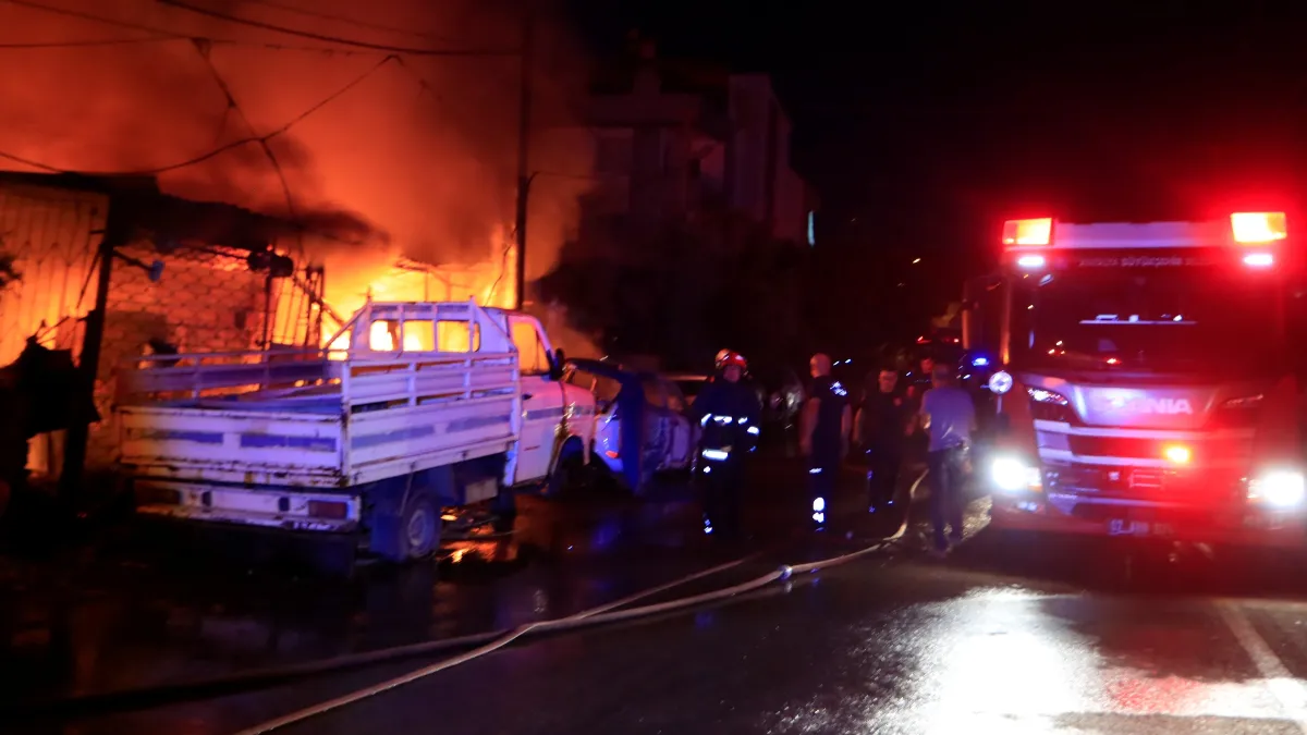 40 yıllık emeği gözlerinin önünde küle döndü