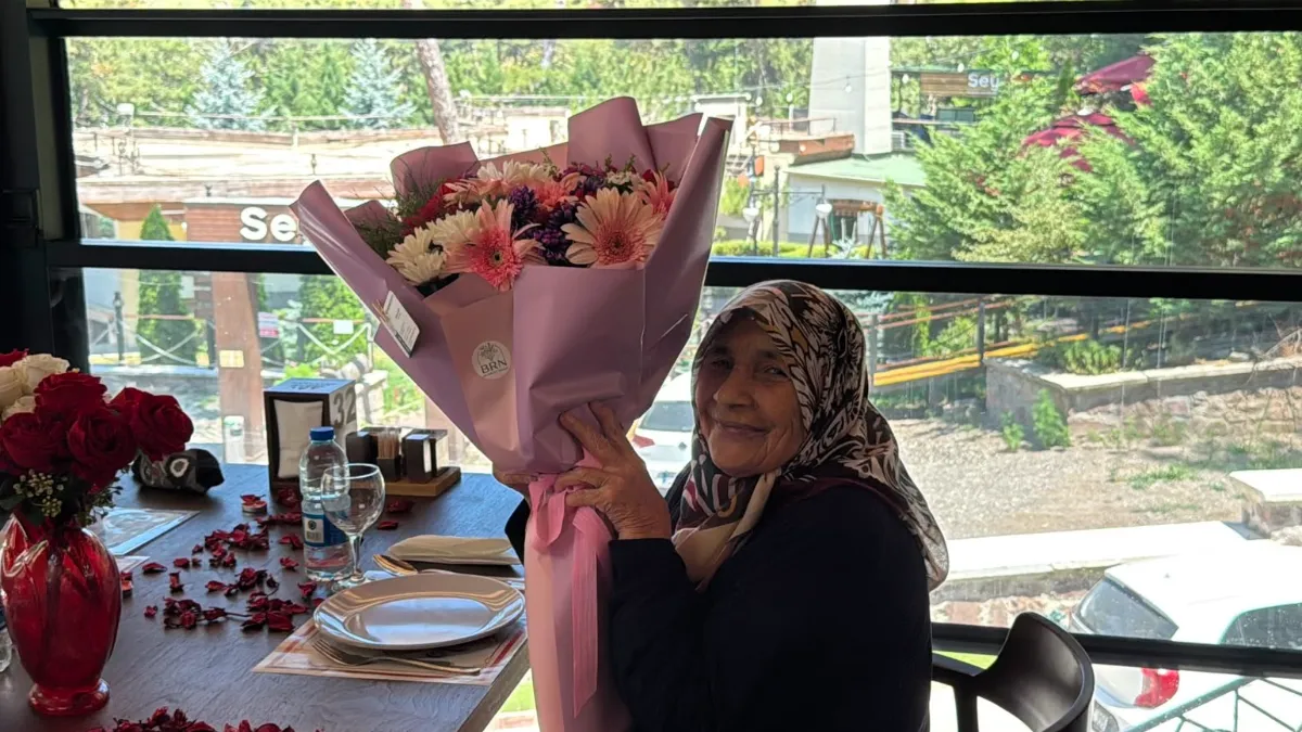 57 yıllık eşini yemeğe çıkarma hayalini gerçekleştirdi