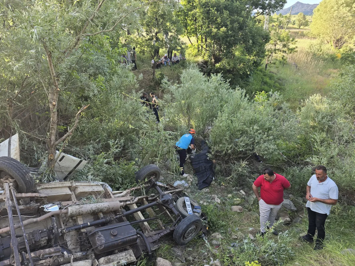Bingöl Yayladere'de Pikap Uçuruma yuvarlandı  3 Ölü, 2 Yaralı! 