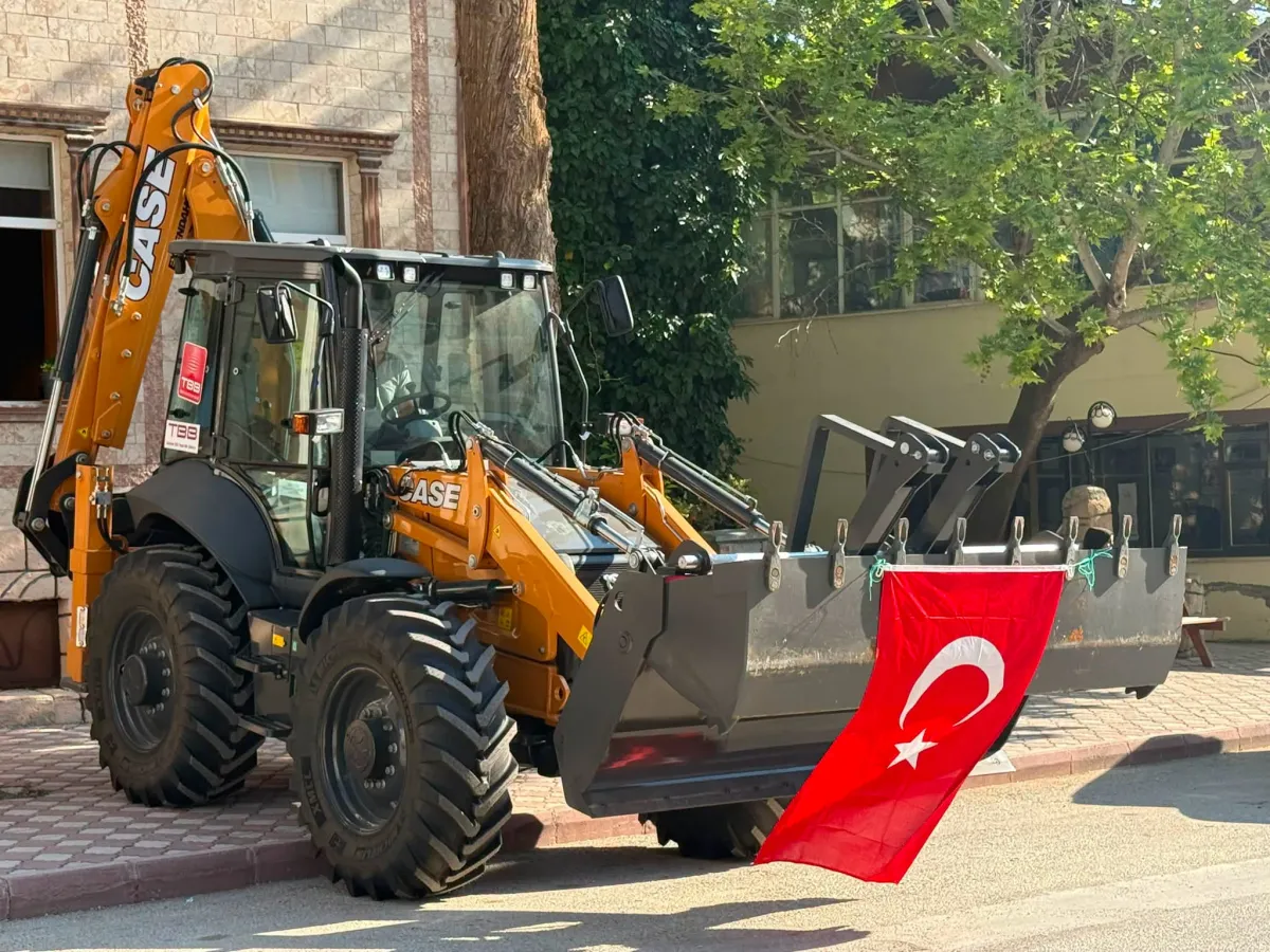 Karamanlı Belediyesi araç filosunu güçlendirdi Yeni iş makinesi hizmete girdi