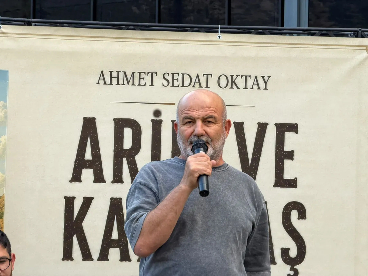 Ahmet Sedat Oktay, Bucak'ta İlk Kitabını Okurları İçin İmzaladı