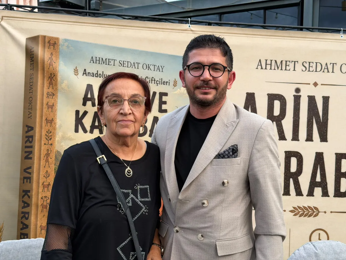 Ahmet Sedat Oktay, Bucak'ta İlk Kitabını Okurları İçin İmzaladı
