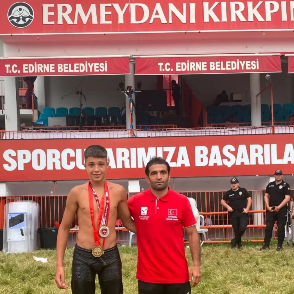 Kırkpınar’da Antalya Fırtınası! Başpehlivan Erkan Taş ve Ahmet Mete Varış Tarih Yazdı!