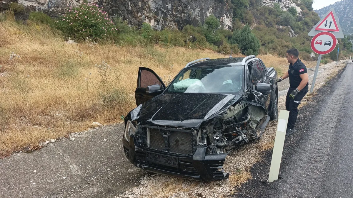 Isparta-Antalya Kara Yolunda Can Pazarı! Otomobil ile Pikap Çarpıştı Yaralıların Kimlikleri Belli Oldu 