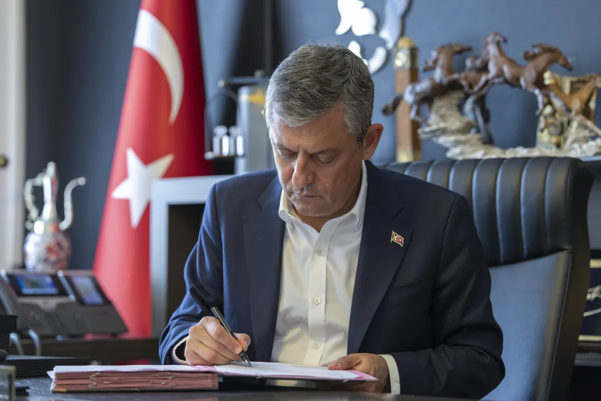 SON DAKİKA!!! Özgür Özel CHP'den İstifa Etti, YENİ Parti'nin Kuruluşunu İmzaladı