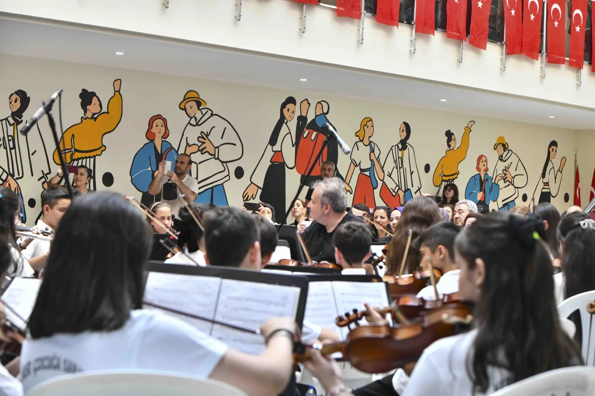 ABB'nin “Her Çocuğa Sanat” Projesi Meyvelerini Veriyor: 40 Kişilik Çocuk Orkestrasından Büyük Beğeni