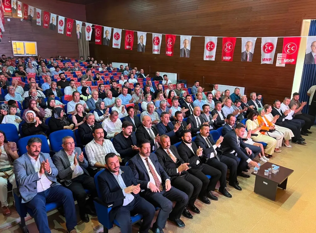 MHP Bucak'ta Kongre tamamlandı! Ali Sağar güven tazeledi