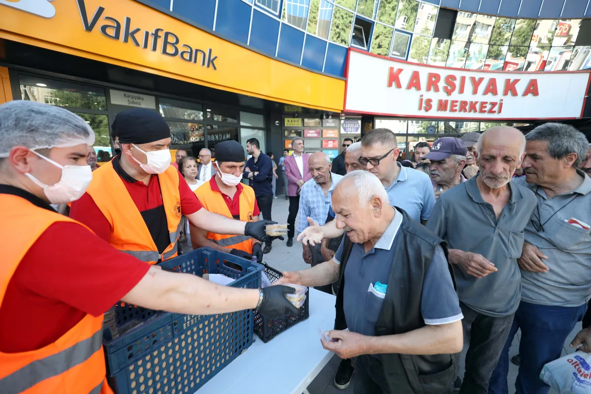 Yenimahalle’de Geleneksel Aşure İkramı Başladı