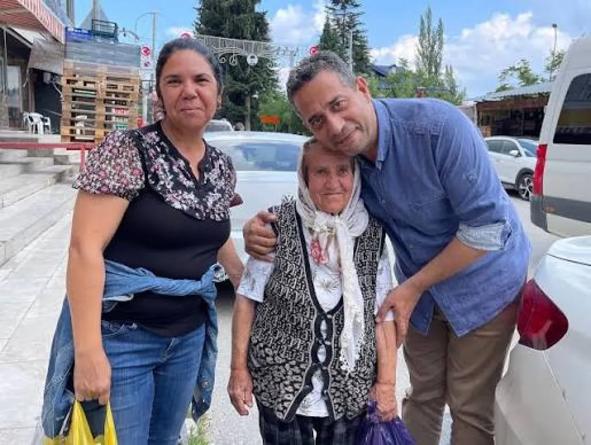 Ali Mahir Başarır Rize'den Seslendi: “Bir Sandalye, Bir Mikrofon ve Koskoca Bir Yüreğimiz Var”
