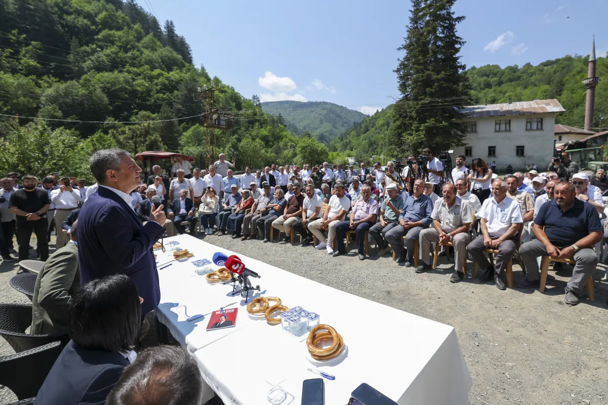 Özgür Özel Kastamonu'da Orman Köylüleriyle Buluştu: "Esas Hedefimiz Ülkedeki Sömürüyü Bitirmek"