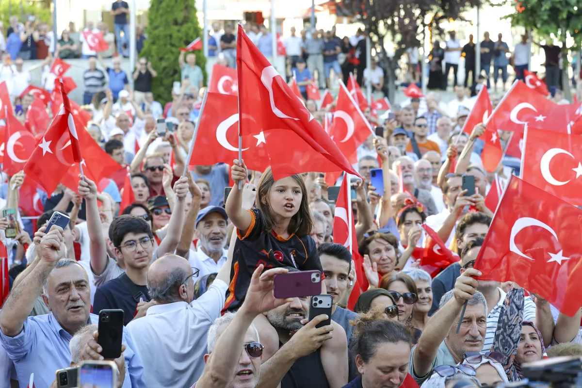 Özgür Özel Safranbolu'da Konuştu: "Bu Ülke Demokrasiye, Gençler Yasaksız Türkiye'ye Kavuşacak"