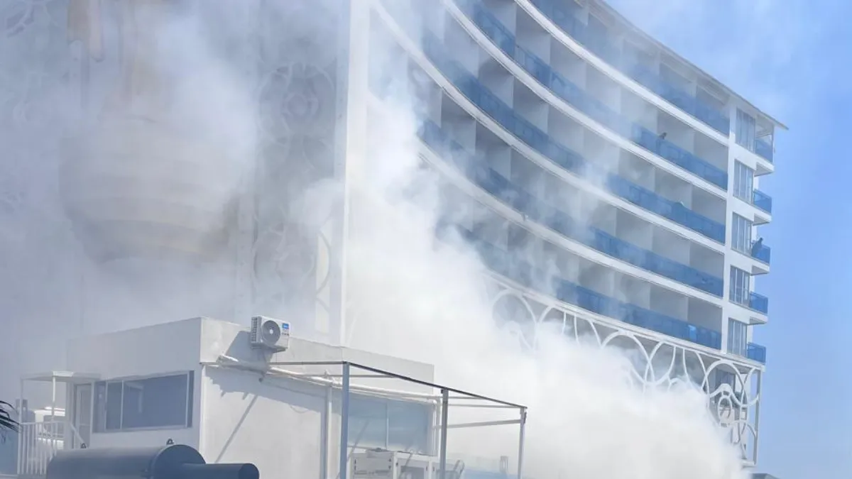 Alanya'da 5 yıldızlı otelin geri dönüşüm deposundaki yangın korkuttu
