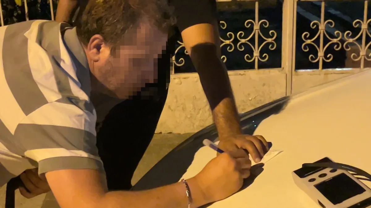 Alkol denetimini görünce aracı park etti, "Sigara almaya geldim" dedi