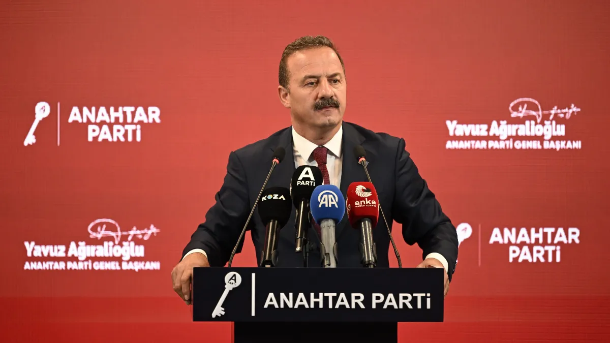 Anahtar Parti Genel Başkanı Yavuz Ağıralioğlu  Liyakatle ahbap olsaydınız memleketiniz böyle olmayacaktı