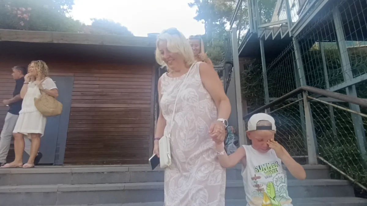 Antalya'da asansör paniği: 5'i turist 11 kişi mahsur kaldı