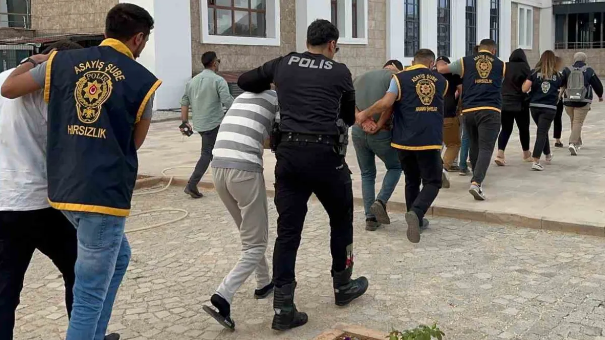 Antalya Merkezli Dev Operasyon: Şafak Vakti Baskınıyla 14 Tutuklama! 35 Kadın Kurtarıldı