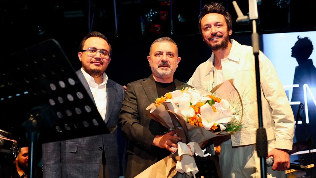 Arasta AVM Meydanı'nda Festival Coşkusu Veli Erdem Karakülah Konseriyle Taçlandı