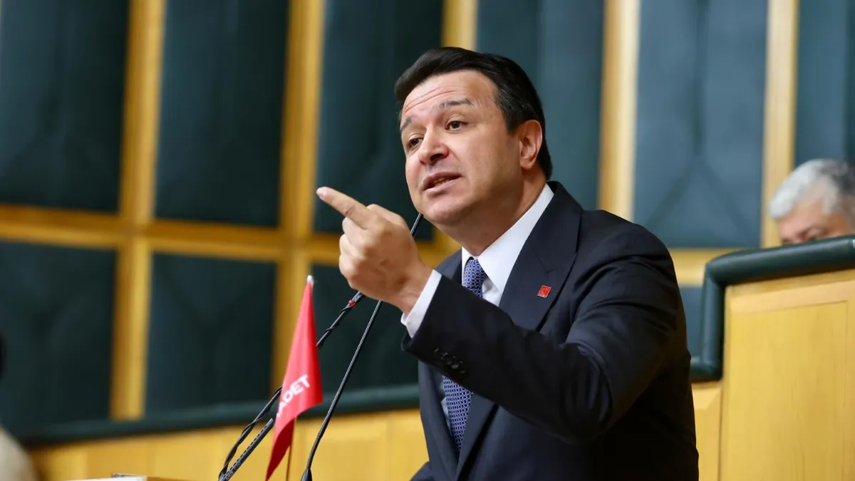Arıkan'dan FSM Köprüsü'ndeki ABD Bayraklı Işıklandırmaya Sert Tepki: "Bu Millete Yaşattığınız Utancı Temizleyemezsiniz"