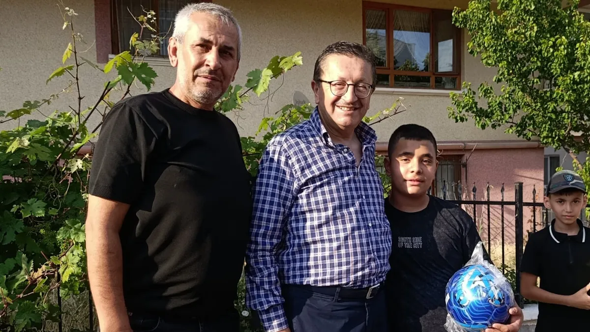 Başkan Tiryaki'den Altındağlı Çocuklara Karne Hediyesi